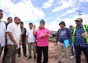 Sekdaprov Riau Tinjau Pembangunan Jembatan Sungai Masjid, Sampaikan Kebutuhan Mendesak Masyarakat