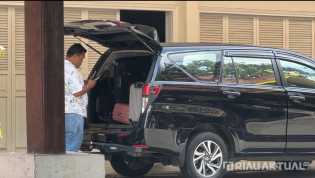 KPK Geledah Rumah Dinas Gubernur Riau, Bawa Sejumlah Dokumen