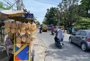 Kerupuk Opak Anita, Primadona Kuliner Jalan Sam Ratulangi Pekanbaru