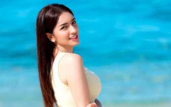 Angel Karamoy Tebar Pesona di Pantai, Netizen: Sampai Kulihat Berulang-ulang!