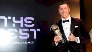 Kalahkan Messi, Lewandowski Jadi Pemain Terbaik FIFA 2021
