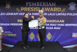 Sukses Layani Masyarakat, Dirlantas Polda Riau Raih Presisi Award Lemkapi