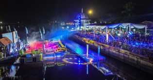 Ribuan Warga Siak Penuhi Turap Singapura Malam Opening Festival Sungai Siak