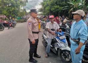 Kapolsek TPTM Intensifkan Upaya Cegah Kampanye Hitam di Pasar Kaget Jelang Pilkada 27 November 2024