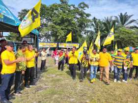 Ratusan Warga Lipat Kain Padati Jalan Sehat HUT ke-61 Partai Golkar di Kampar