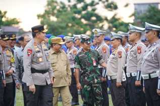 Kapolda Riau Pimpinan Apel Gelar Pasukan Nataru, 2.803 Personel Disiagakan