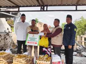Baznas Riau Salurkan Bantuan Rp40 Juta Untuk Korban Kebakaran di Air Molek