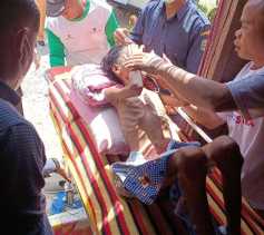 Tiga Bulan Terbaring Lemah Lantaran Bagian Perut Berlobang, Aipda Leonar gendong Tirta ke Rumah Sakit