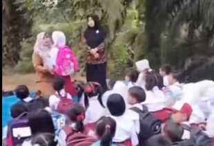 Anak-anak SD di TNTN Tak Lagi Belajar di Bawah Kebun Sawit, Karmila Sari: Pendidikan Layak Harus Dijamin