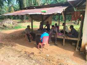 Bhabinkamtibmas Polsek Tambusai Sosialisasi Pemilu 2024 di Sungai Kumango