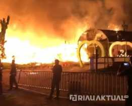 Kantin Taman Wisata Asia Farm Pekanbaru Terbakar