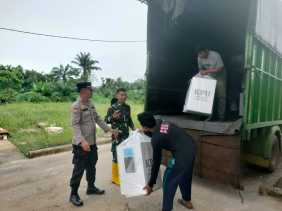 Polsek Pinggir Amankan Pengawalan Logistik Pilkada 2024