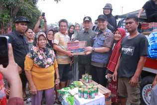 Walikota Pekanbaru Salurkan Langsung Bantuan Sembako ke Dapur Umum Pengungsian Banjir