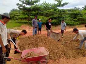 Kapolsek Rimba Melintang: Polri dan Warga Perbaiki Jalan Rusak di Pematang Botam