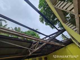 Parah! Atap Seng Sekolah di Kampar Hilang Dicuri