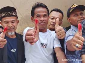 Ribuan Warga Siak Aksi Cap Jempol Darah, Tolak PSU Lagi