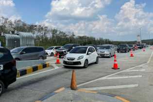 Jalan Tol Trans Sumatera Laris Manis Dilintasi Kendaraan
