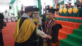 UMRI Wisuda 388 Mahasiswa, Thahirudin Raih Predikat Summa Cum Laude