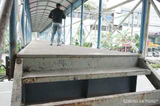 Jembatan Penyeberangan Orang dan Halte di Pekanbaru Rusak