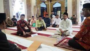 Disaksikan Kajati Riau, Daniel Sah Peluk Agama Islam