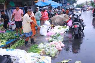 Pedagang Pasar Tumpah Ahmad Yani Pekanbaru Diarahkan Masuk Pasar Rakyat