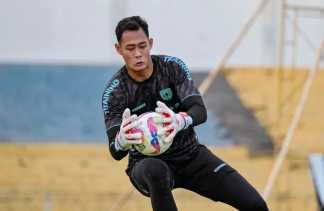 Erlangga Tersingkir dari Kiper Utama PSPS, Aji Santoso: Performanya Menurun