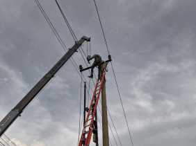 PLN Pulihkan Pasokan Listrik di Ukui Pelalawan Akibat Cuaca Ekstrem