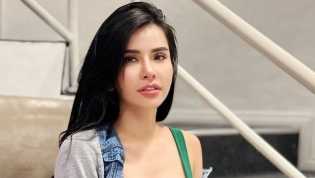 Gaya Stylish Maria Vania, Cantiknya Bikin Candu!