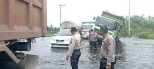 Polda Riau Siaga 24 Jam Pastikan Distribusi Ekonomi Lancar di Jalintim