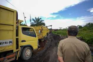 Dinas PUPR, Dishub dan Perusahaan Tak Indahkan Surat Gubernur Riau, Jalan di Inhu Masih Rusak