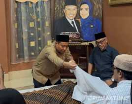 Melayat ke Rumah Duka, Wakil Walikota Pekanbaru Sampaikan Belasungkawa