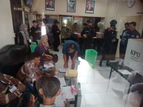 Polsek Mandau Fasilitasi Tahanan Gunakan Hak Pilih di Pilkada 2024