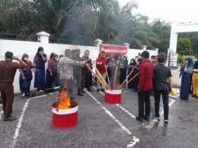 Kejari Kuansing Ajak Pelajar Saksikan Pemusnahan Narkoba sebagai Edukasi Bahaya Penyalahgunaan