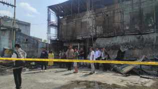 Kebakaran Hanguskan Restoran Ayam Geprek dan Seafood Mas Yanto di Jalan Hangtuah Ujung, Pekanbaru