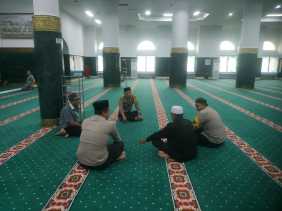 Polresta Pekanbaru dan Polsek Jajaran Sosialisasikan Pemilu Damai melalui Shalat Subuh Berjamaah