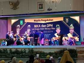 Gubri Kukuhkan Pengurus LAM Riau Masa Khidmat 2022-2027