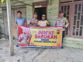 Kapolsek Kemuning Jumat Berkah Sambil Kampanye Pemilu Damai di Inhil