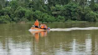 Antisipasi Banjir, Polisi Pantau Debit Air Sungai Kampar