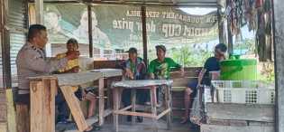 Polsek Enok Sambangi Warga Sungai Lokan dan Sosialisasikan Pemilu 2024