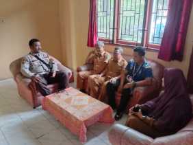 Bhabinkamtibmas Polsek Sungai Apit Lakukan Door to Door, Sampaikan Pesan Pemilu Damai