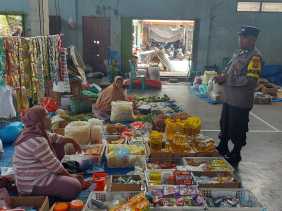 Polsek Rambah Cek Ketersediaan Sembako di Pasar GOR Koto Tinggi