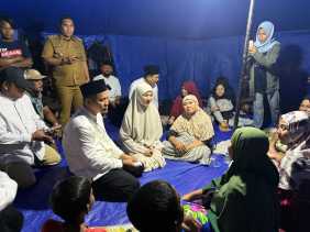 Pastikan Makanan dan Kesehatan Warga Terjamin, Walikota Pekanbaru Tinjau Korban Banjir di Tenda Pengungsian