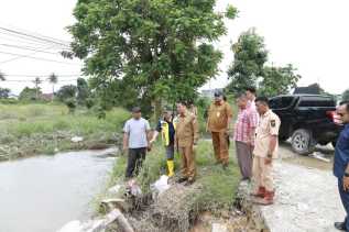 Alami Pendangkalan, Pemko Pekanbaru Keruk Sejumlah Aliran Sungai