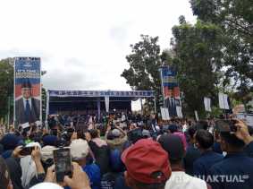 Ribuan Masyarakat Riau Sambut Kedatangan Anies di Pekanbaru