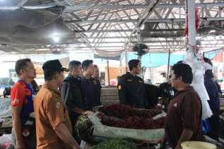 Satgas Pangan Polresta Pekanbaru Cek Harga dan Stok Bahan Pokok di Pasar Cikpuan