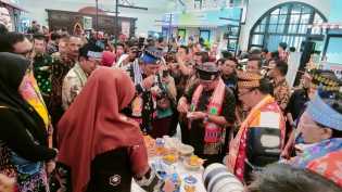 73 Peserta JKPI di Semarang Bertanjak di Stand UMKM Kabupaten Siak