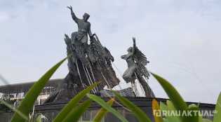 Tugu Zapin Pekanbaru Rusak Parah, Besinya Dijarah hingga Berlubang