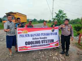 Polsek Bangko Pusako Gelar Program Cooling System Demi Pilkada Damai 2024