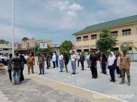 Jelang Peringatan HUT RI ke 77, SMK Kansai Pekanbaru Matangkan Persiapan Upacara