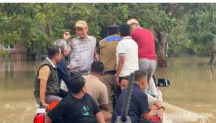 Cari Akar Persoalan Banjir, Wako Agung Telusuri Arus Air Hingga ke Muara Sungai Siak